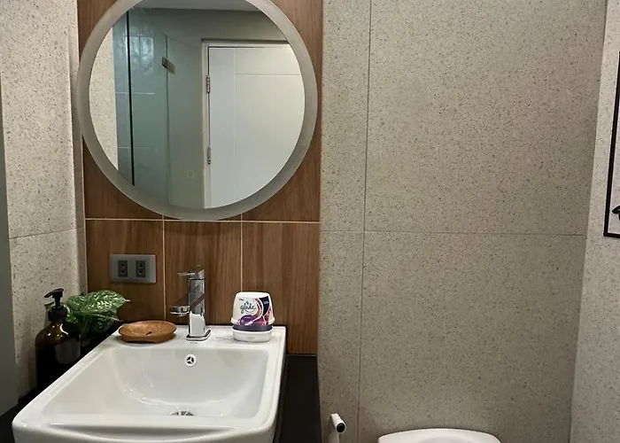 Cozy 1 Br Unit Near Tomas Morato * Manila